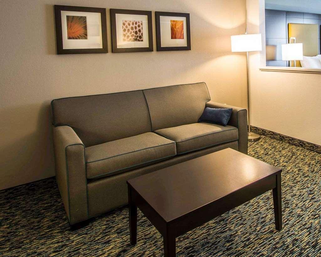 Comfort Suites Fort Lauderdale Airport South & Cruise Port Dania Beach Room photo