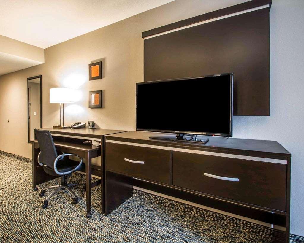 Comfort Suites Fort Lauderdale Airport South & Cruise Port Dania Beach Room photo